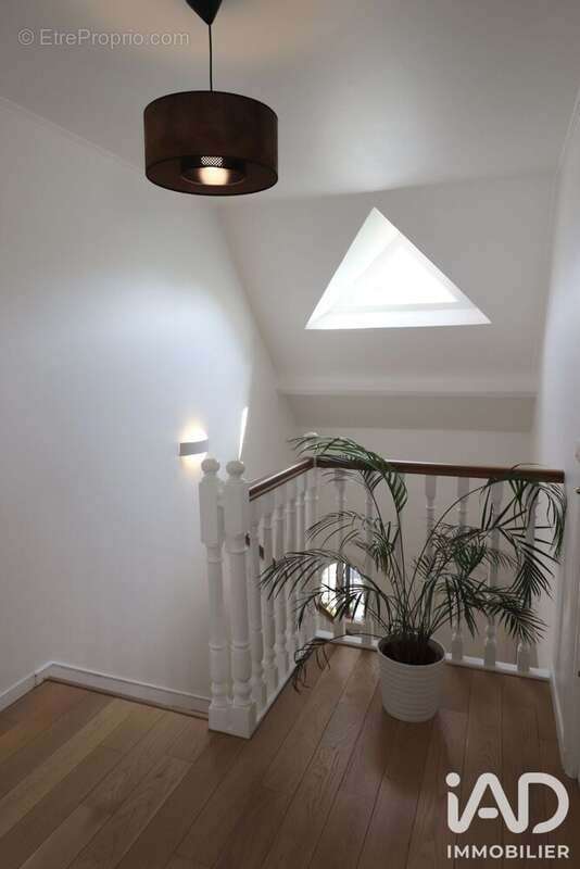 Maison 136 m² à Viry-Chatillon  - photo 8