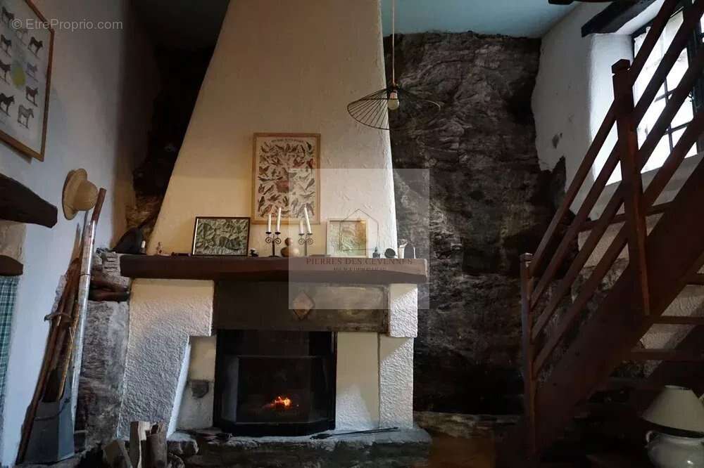 Maison à SAINT-GERMAIN-DE-CALBERTE