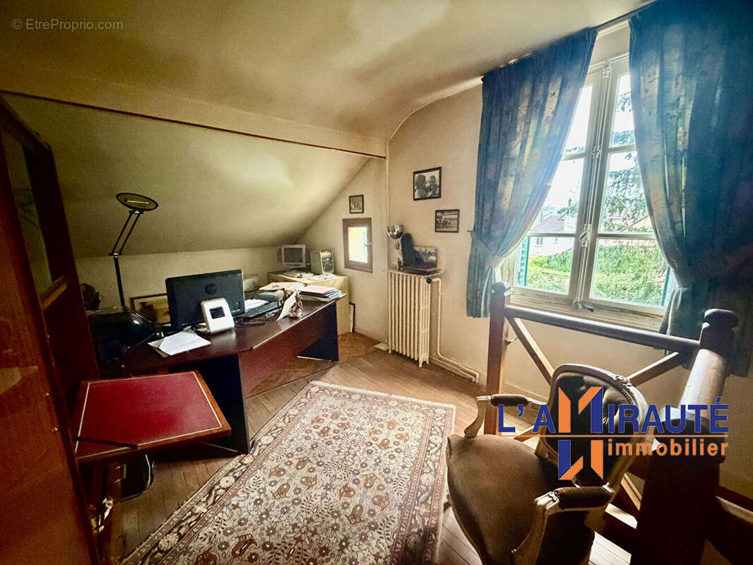 Maisons-Laffitte Maison de charme (4 pièces) à fort potentiel de 105m² - photo 10