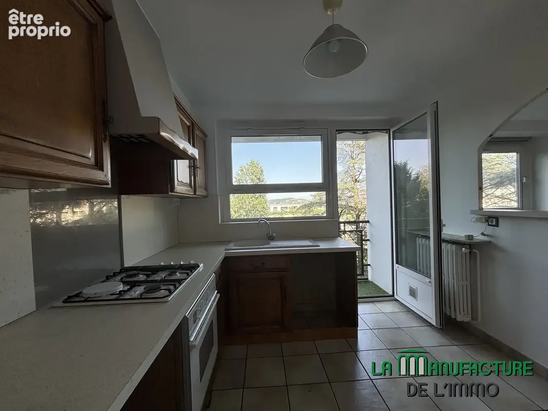 Saint etienne bergson bel air - appartement t4 avec 3 chambres balcon et parking collectif - photo 4