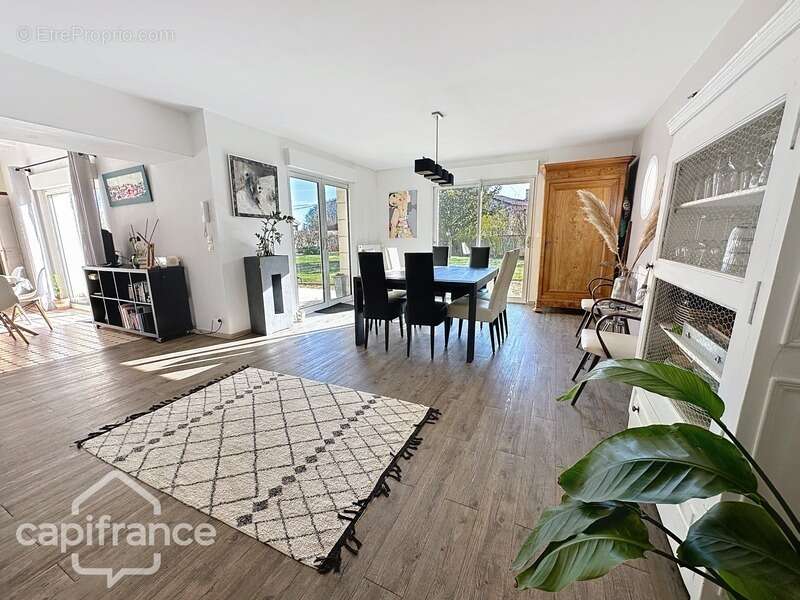 Maison à MONTREUIL-BELLAY