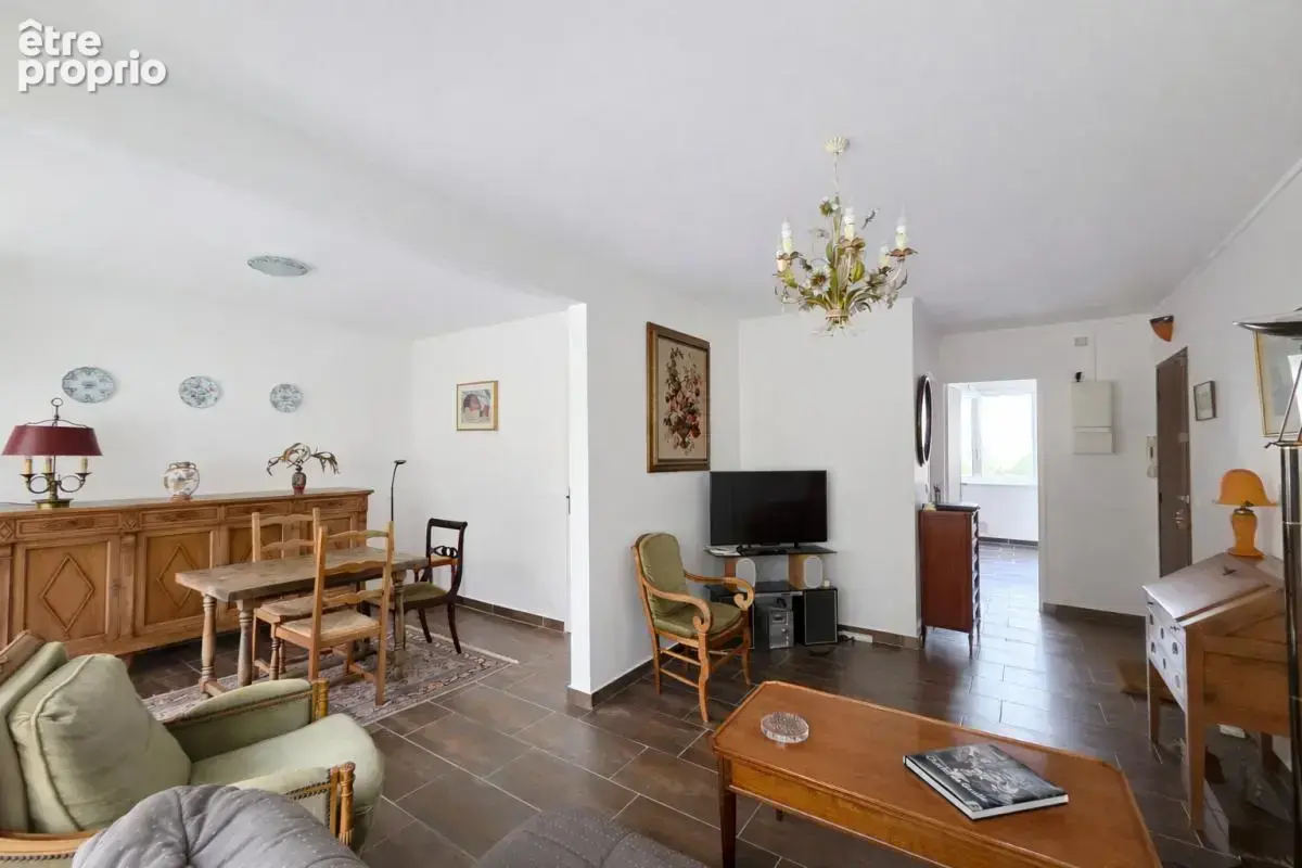 Appartement à FONTENAY-LE-FLEURY