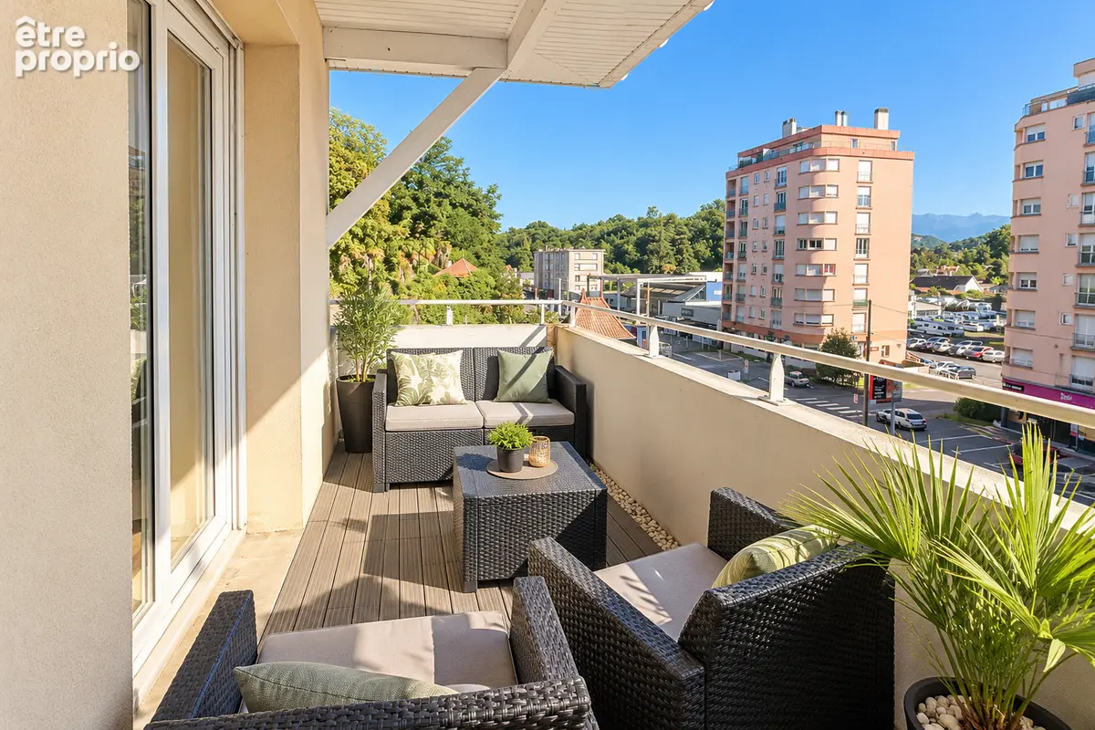 T3 billere rénové avec balcon, parking et garage - photo 1