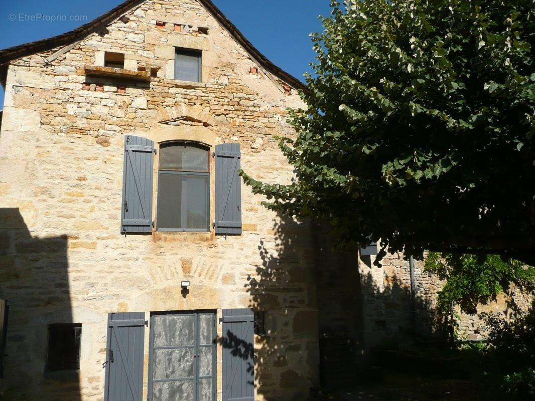Maison à SALLES-COURBATIES