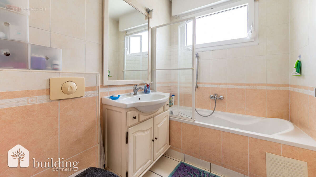 Appartement à COURBEVOIE