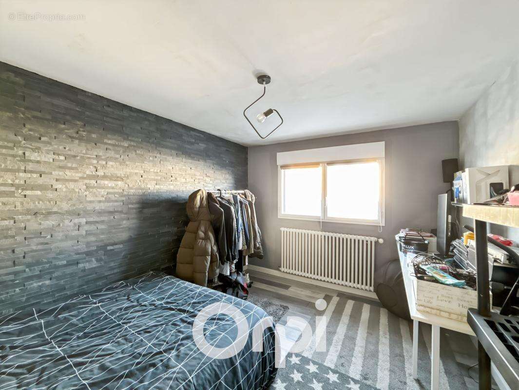 Maison à LA CHAIZE-LE-VICOMTE