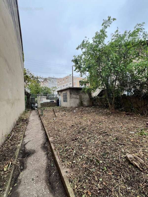 Terrain à VILLEURBANNE