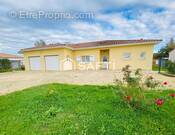 Photo 1 - Maison à SAINT-ETIENNE-DE-FOUGERES