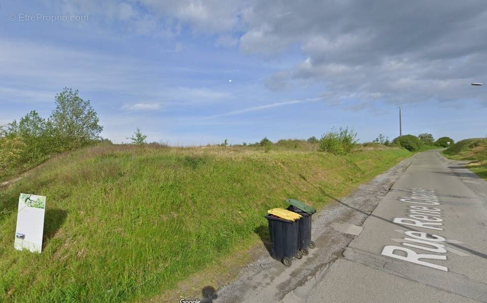 Terrain à THUN-L'EVEQUE