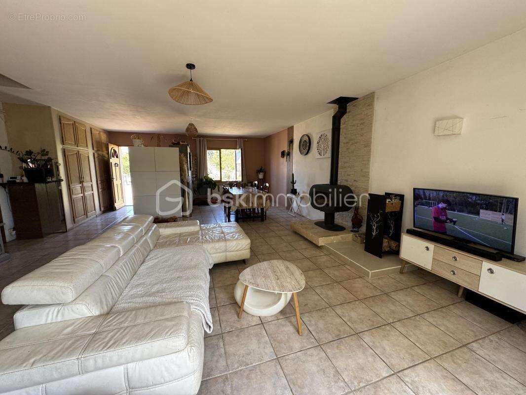 Maison familiale de 162m²- terrain de 1829m² - photo 3