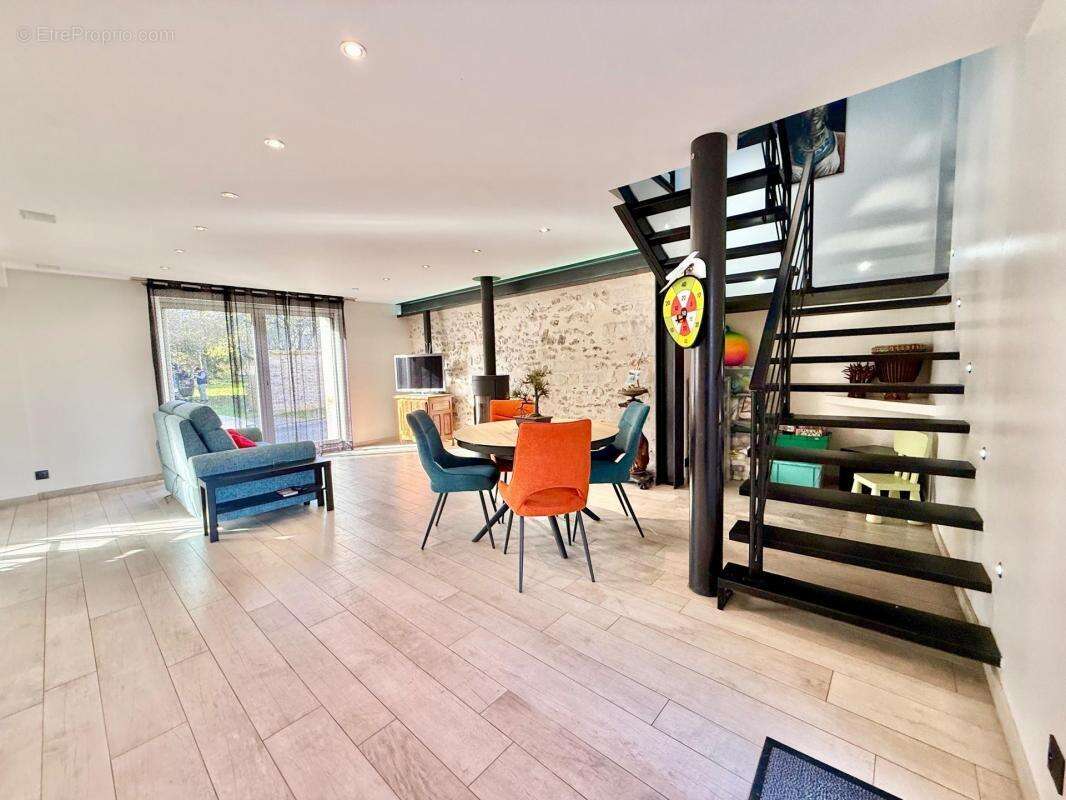 Maison à LE CHATELET-EN-BRIE