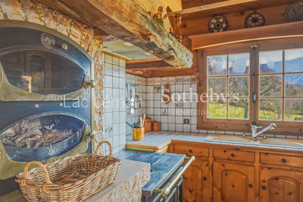 Chalet authentique avec vue panoramique – Propriété de 1,2 hectare - photo 4