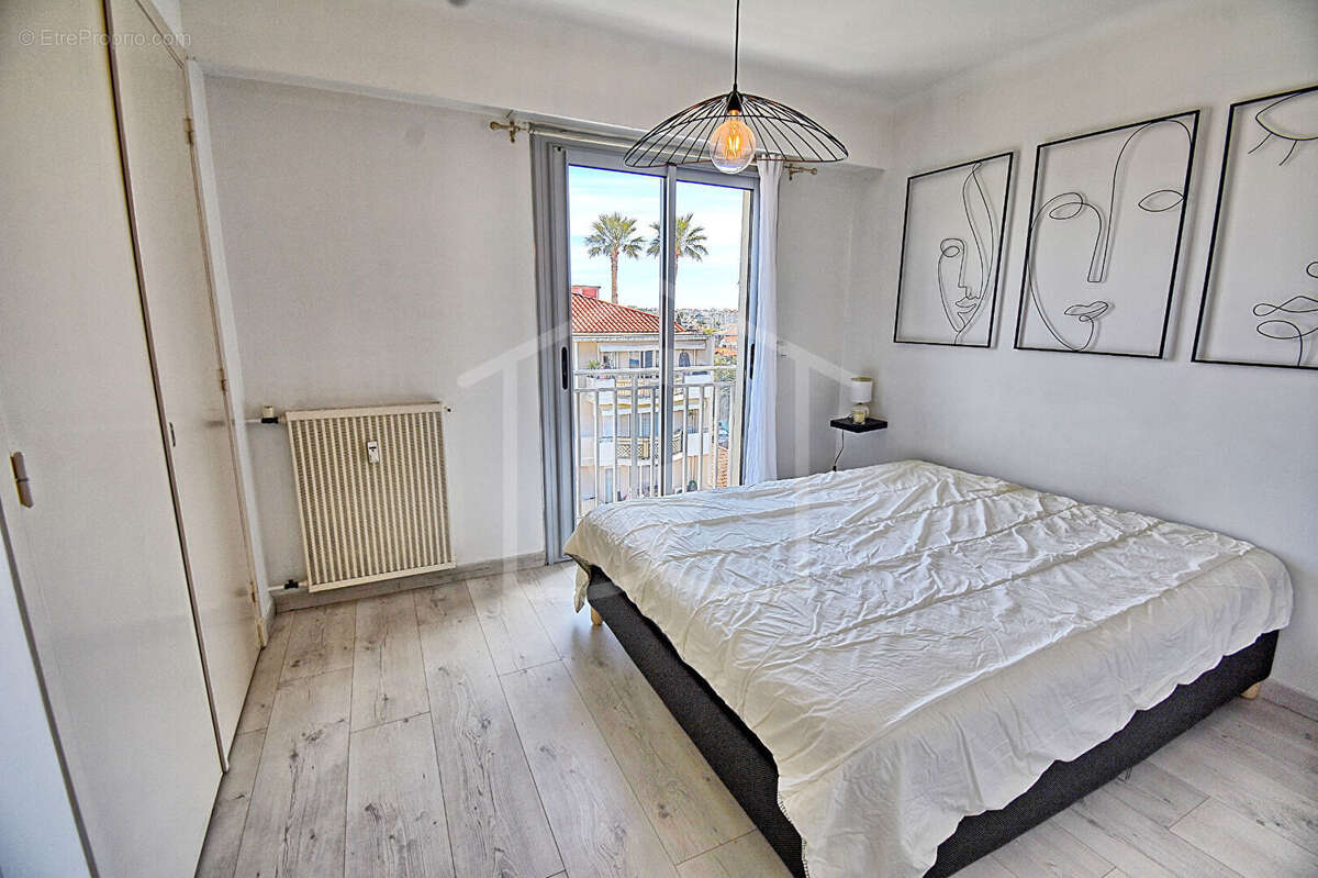 Appartement à VALLAURIS