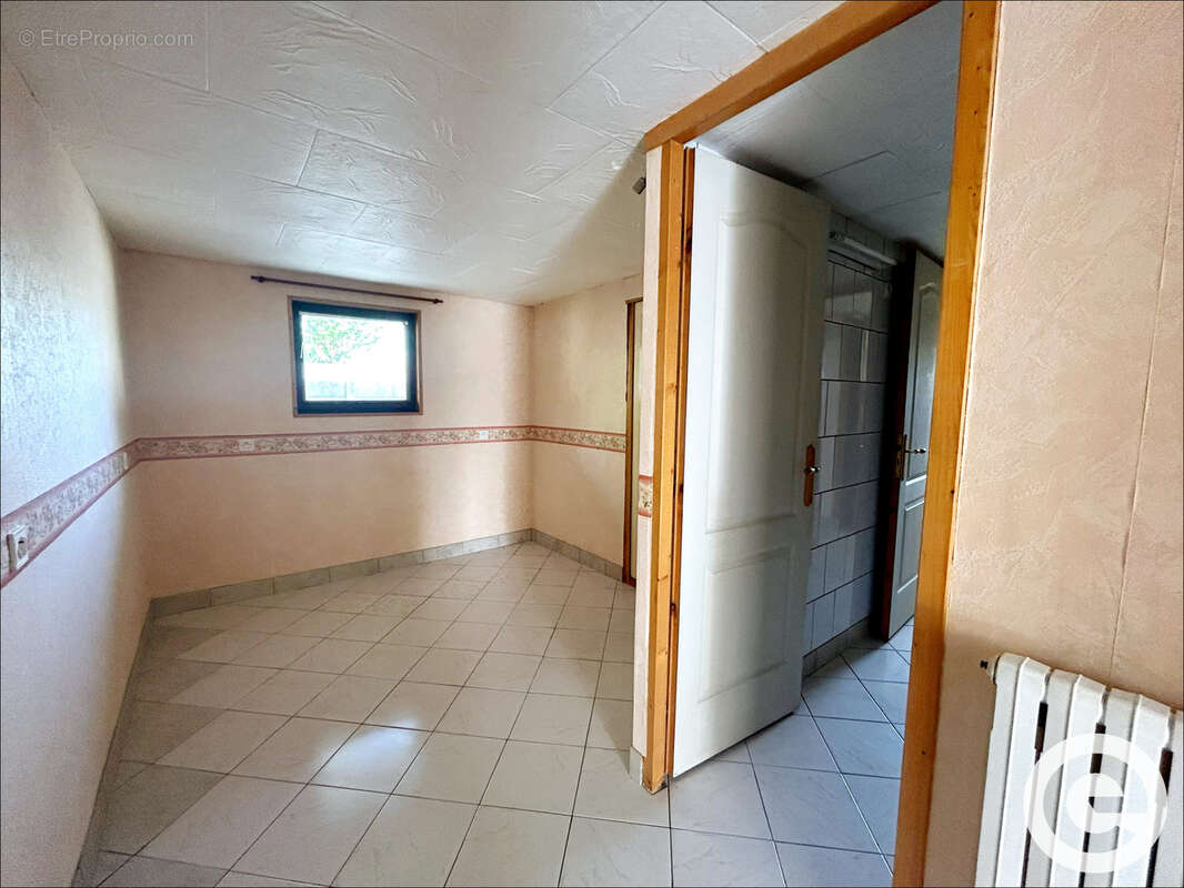 Maison divisée en 2 appartements T3   156m2 -  Saint-Clément - photo 4