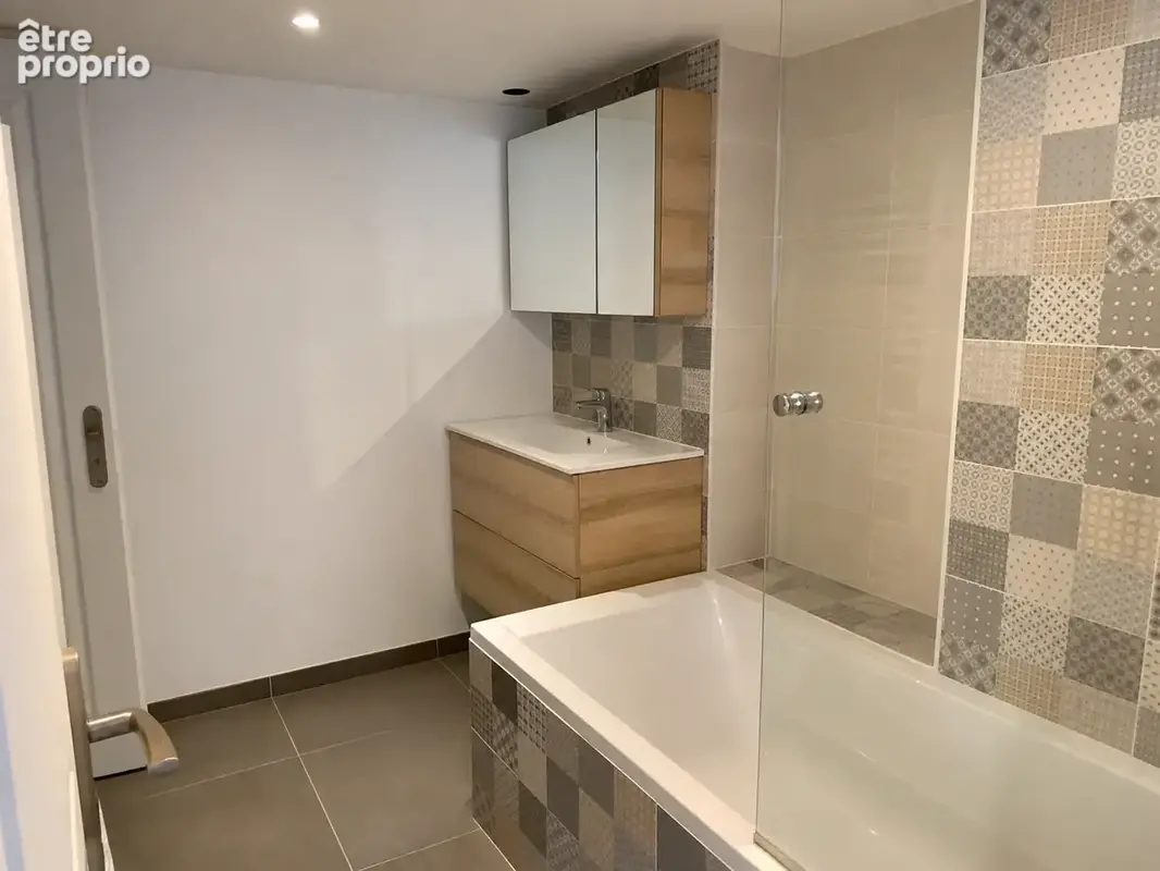 Collonges-sous-Salève   Maison familiale de 215 m2 à 5 minutes de la douane de Croix-de-Rozon - photo 6