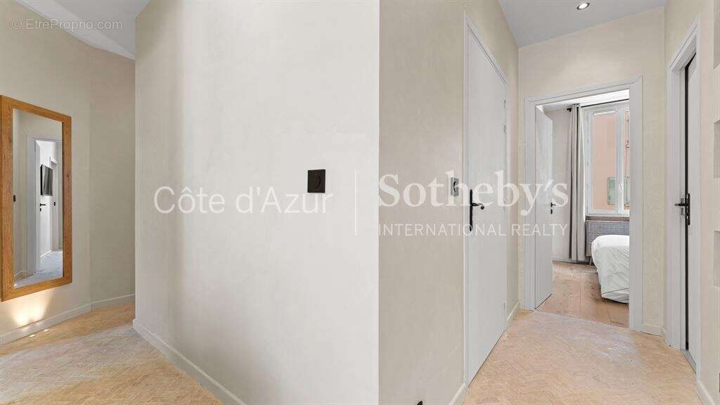 Appartement rénové de 68 m² avec terrasse et garage au cœur de Saint-Tropez - photo 13