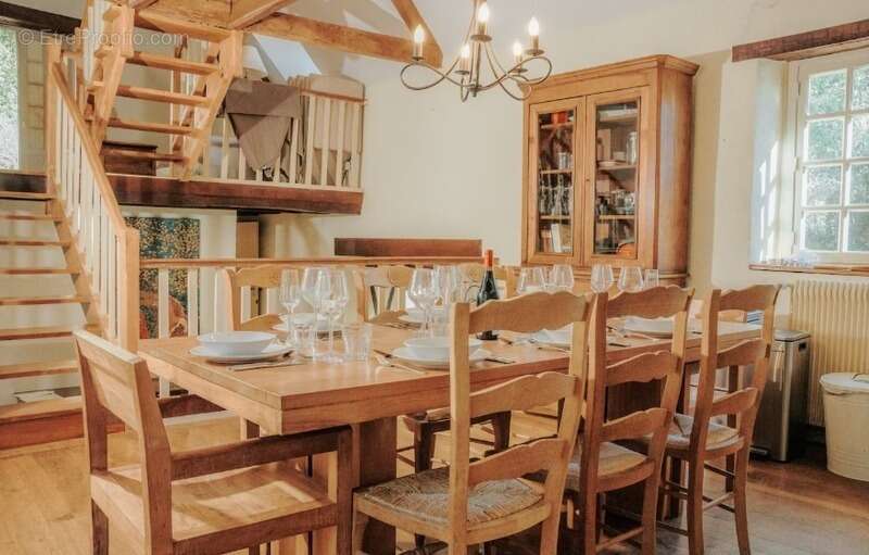 Maison à SAINT-LEON-SUR-VEZERE