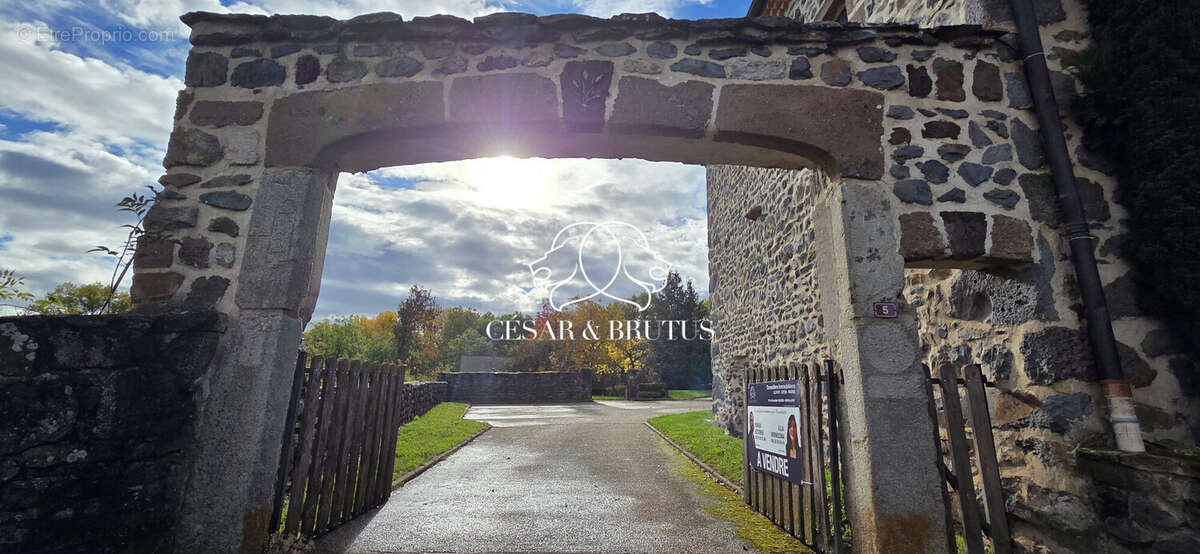 Maison à SANSSAC-L&#039;EGLISE