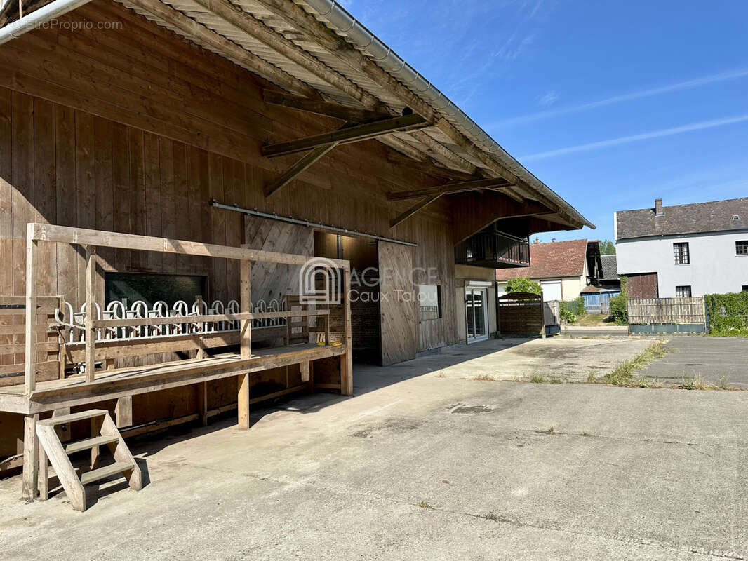 Bien atypique avec habitation et bâtiment agricole sur 2,07 hectares   PREUSEVILLE - photo 2