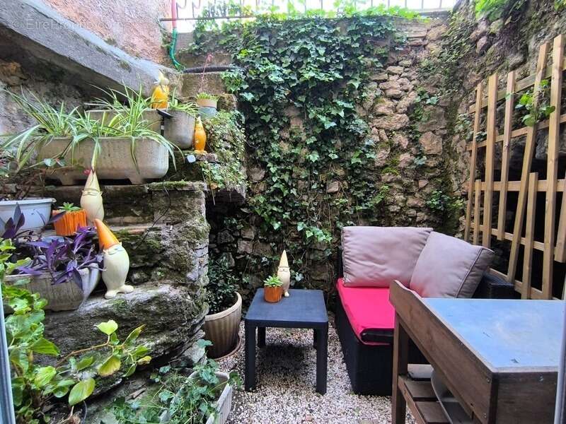 Appartement à BAGNOLS-EN-FORET