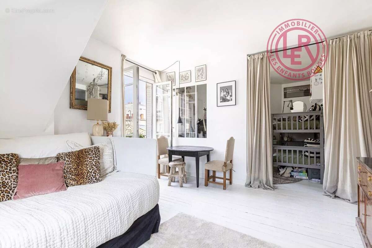 Appartement à PARIS-16E