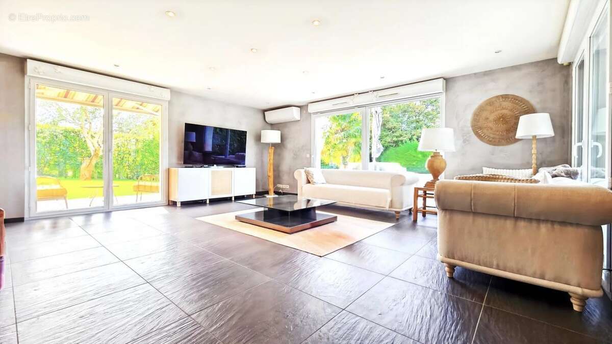 Maison à COLLONGES-SOUS-SALEVE