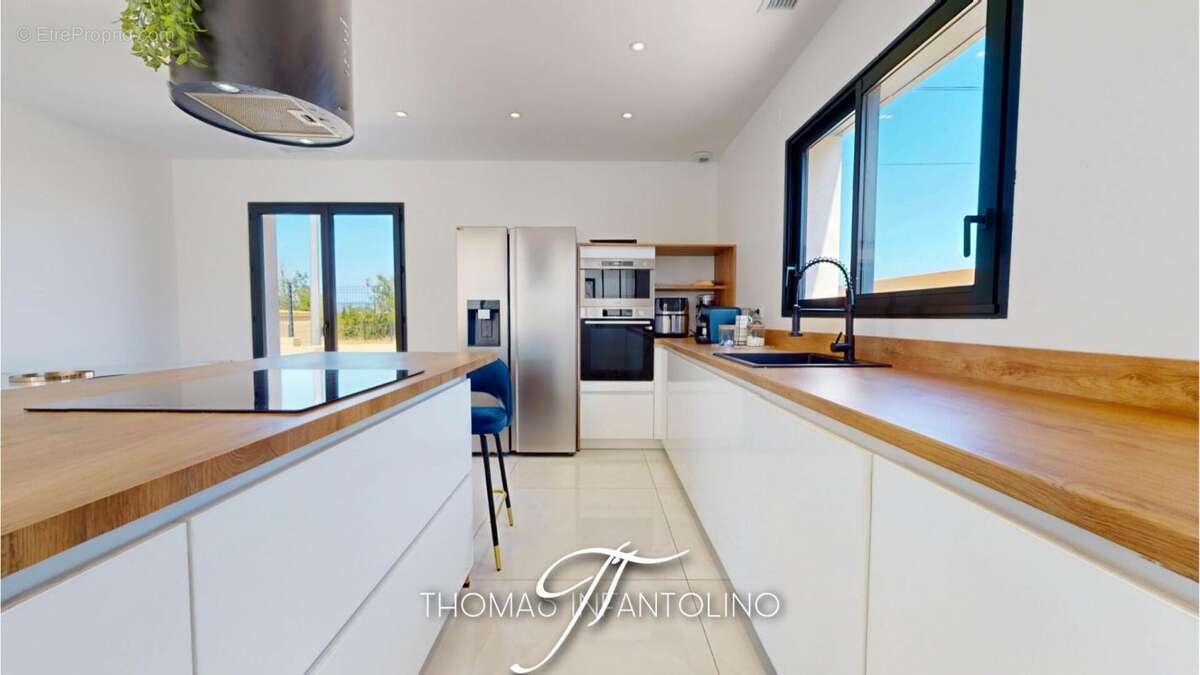 En exclusivite - plain pied - 3 chambres - 1 suite parentale - salle de bain - salle d'eau - piscine - pool house - photo 8