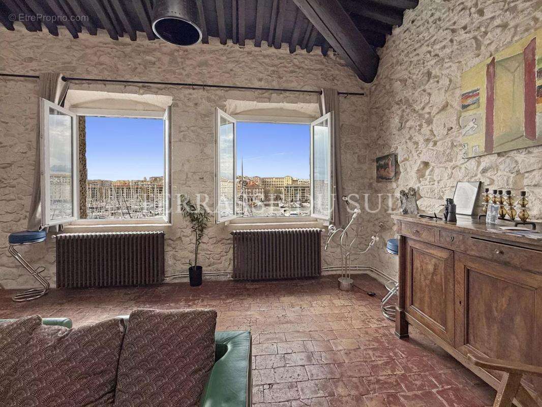 Appartement à MARSEILLE-7E