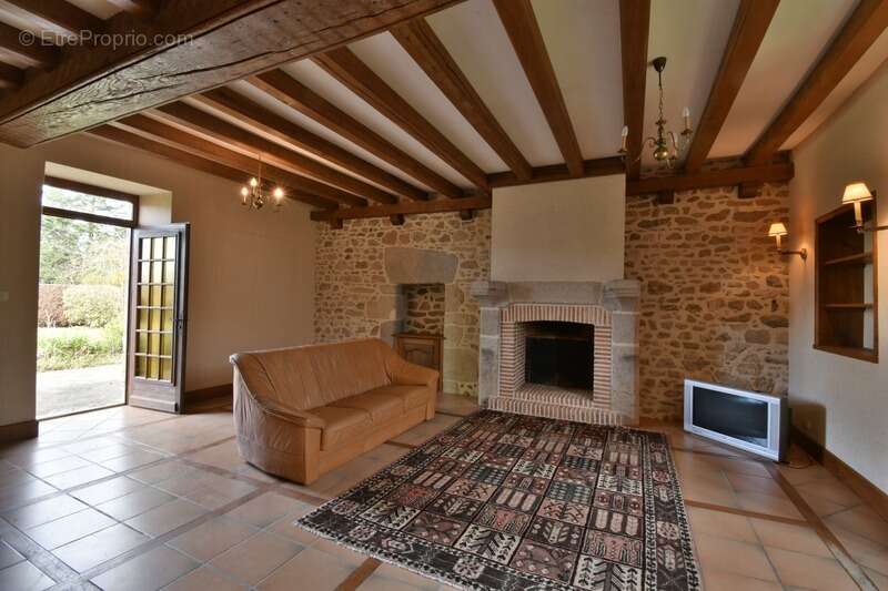 Maison à SAINT-LEGER-MAGNAZEIX