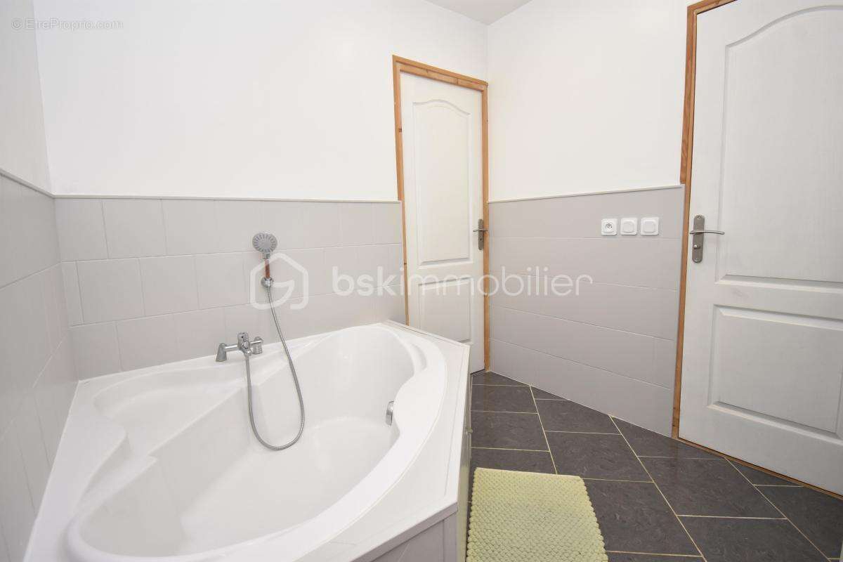 Maison à BERNAY-VILBERT