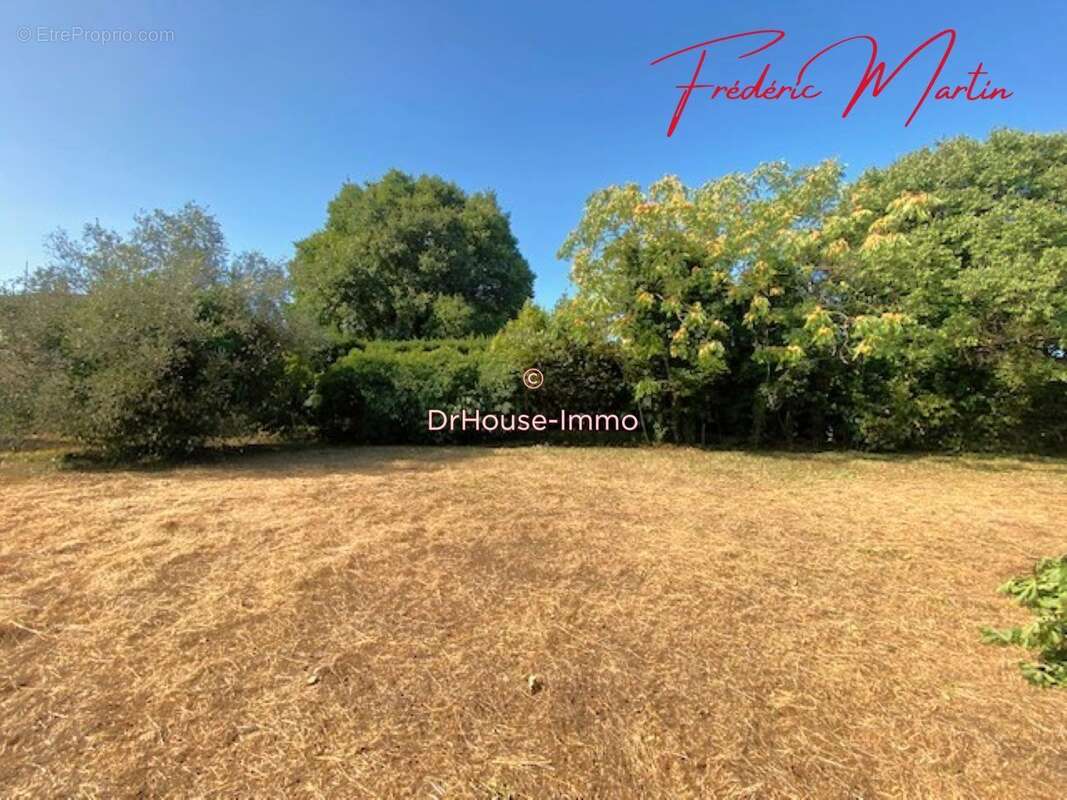 Terrain 1750 m² à Uzes  - photo 6