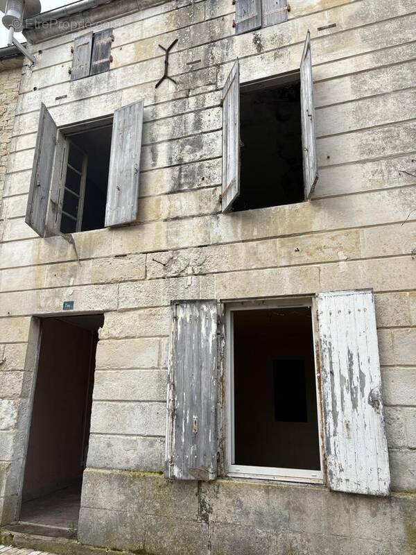 Maison à SAINT-HILAIRE-LA-PALUD