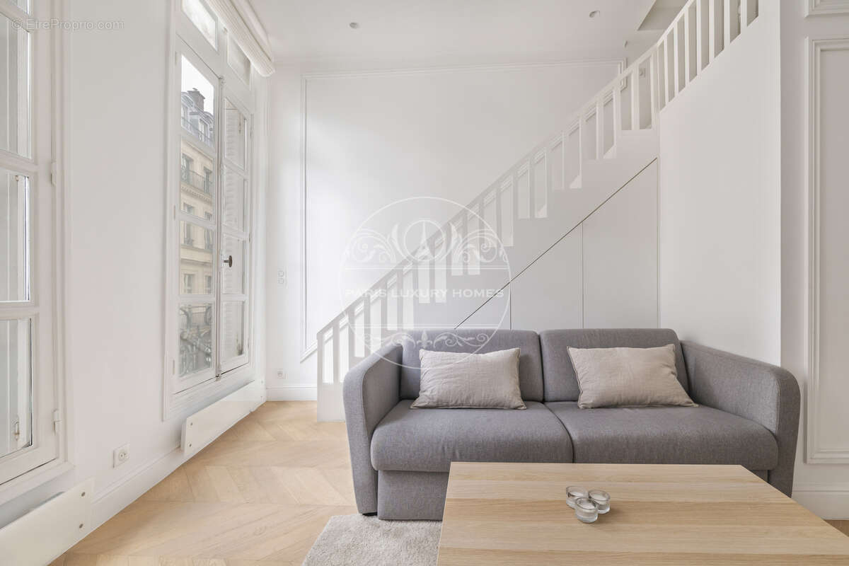 Appartement à PARIS-1E