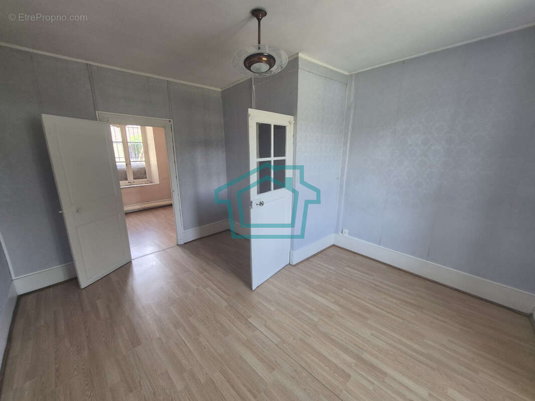 Appartement à LA QUEUE-LES-YVELINES