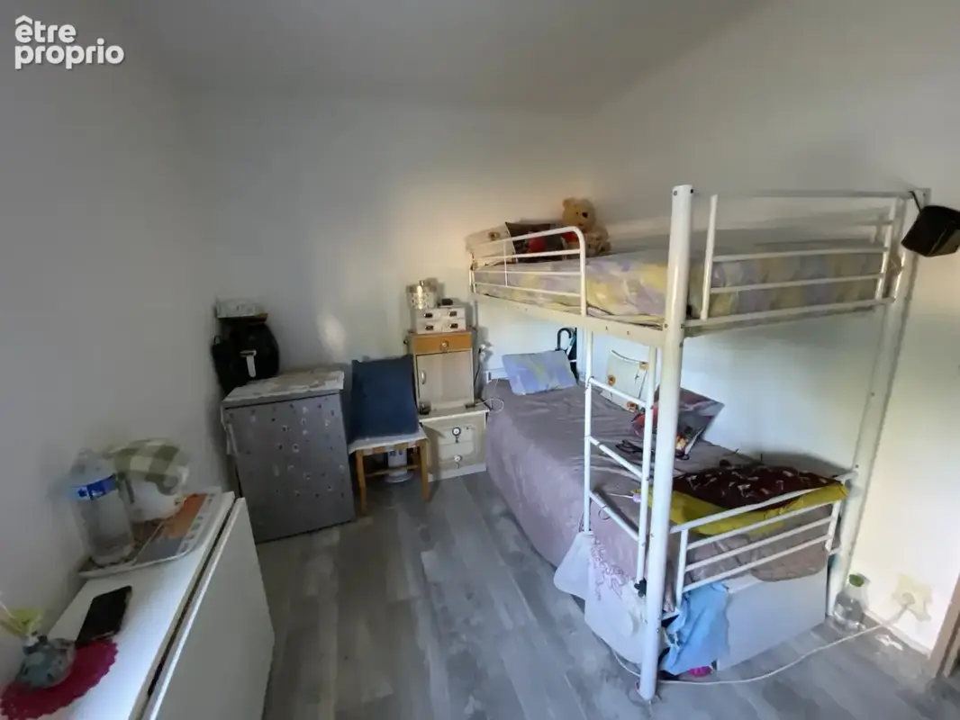 Appartement au RDC surélevé avec ascenseur, grand  séjour, trois chambres, cuisine équipée, salle de bains, pa - photo 8