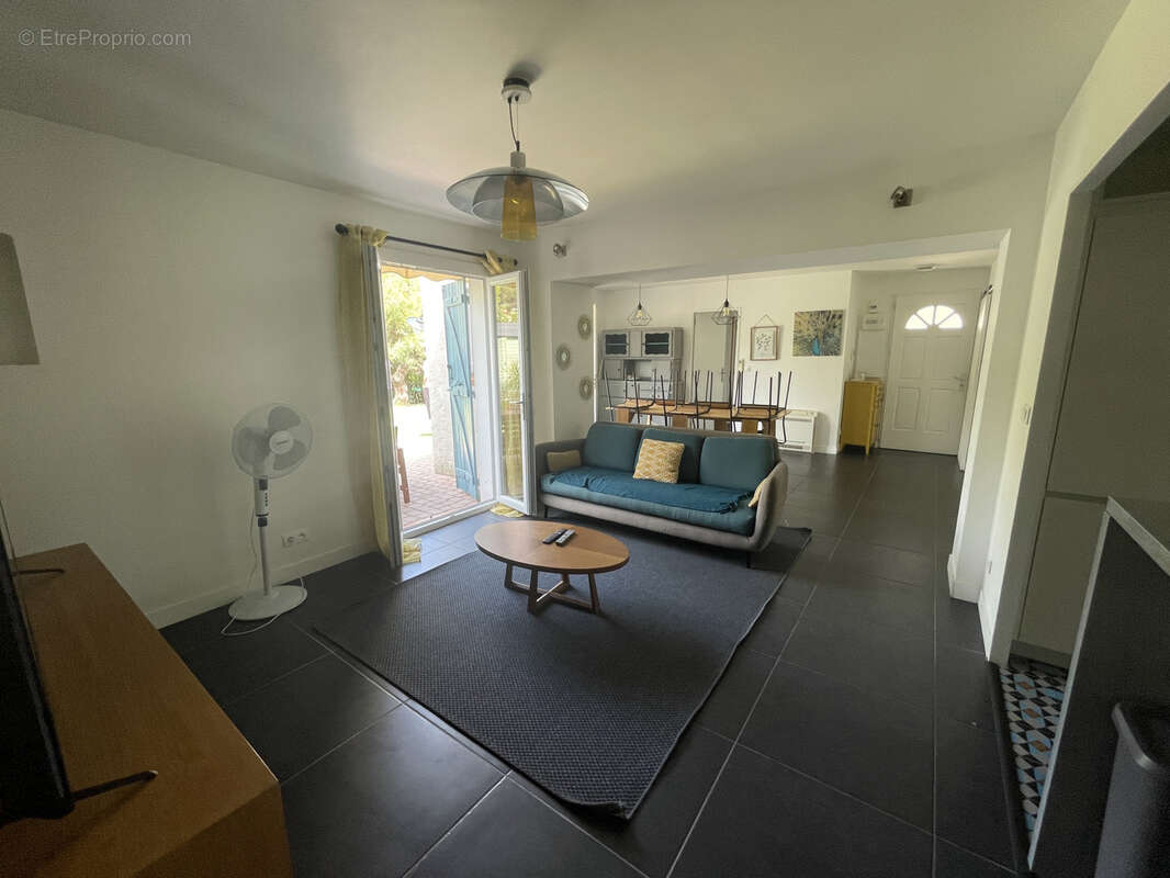 Maison à SAINT-CYR-SUR-MER