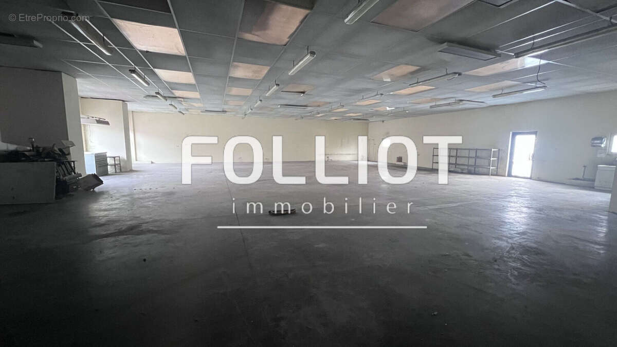 Commerce à LE MOLAY-LITTRY