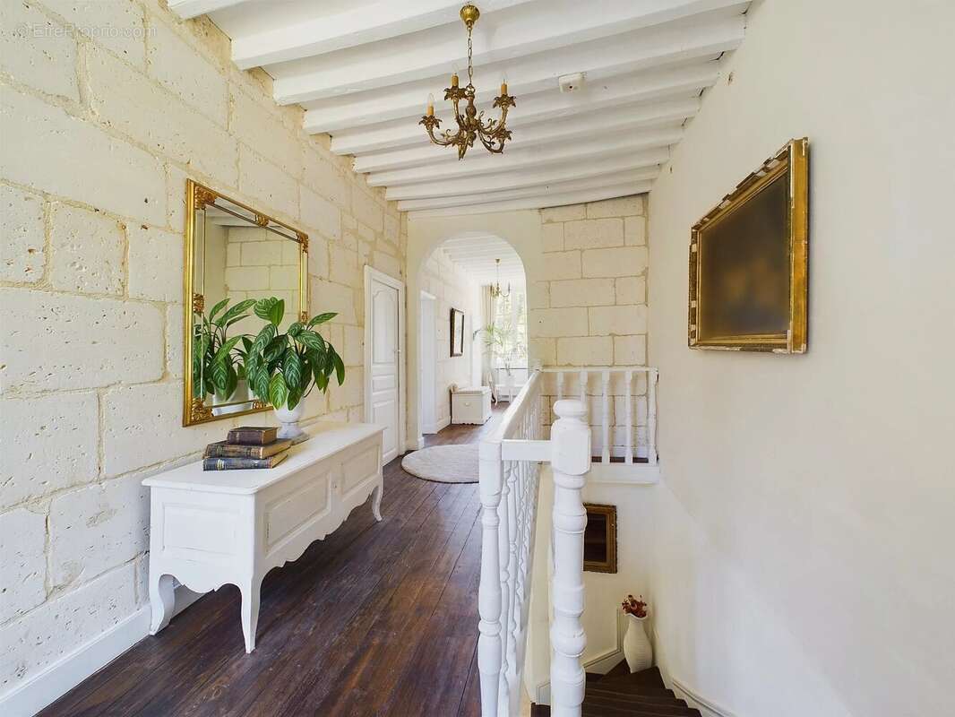 Maison à LA ROCHEBEAUCOURT-ET-ARGENTINE