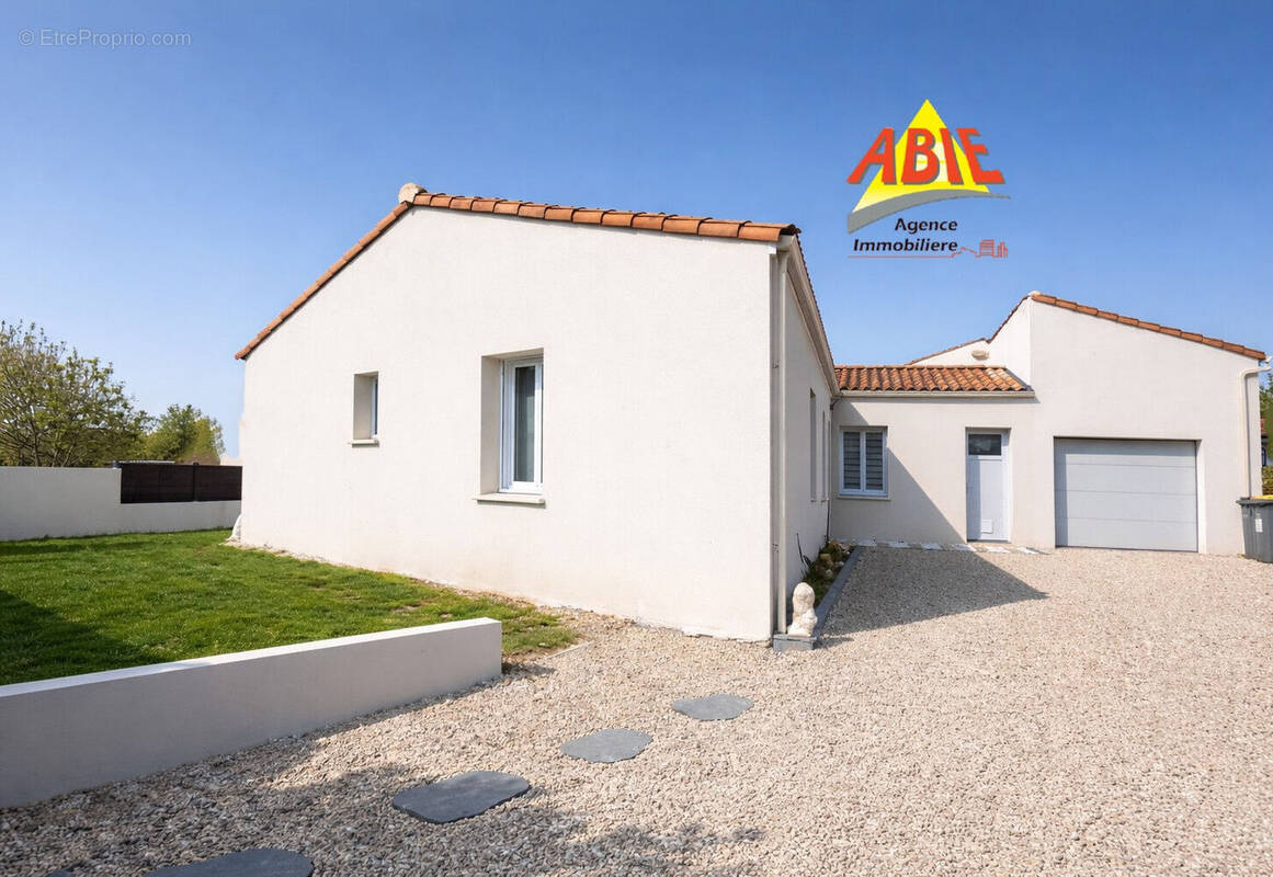 Photo 1 - Maison à VOUILLE