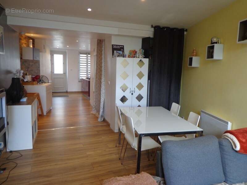 Maison à LE MESNIL-AMELOT