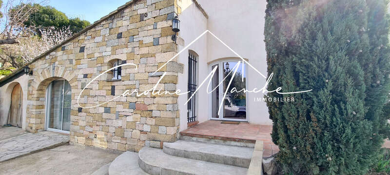 Maison à SAINT-MITRE-LES-REMPARTS
