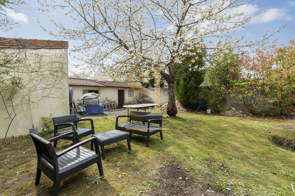 Maison à VIGNEUX-SUR-SEINE