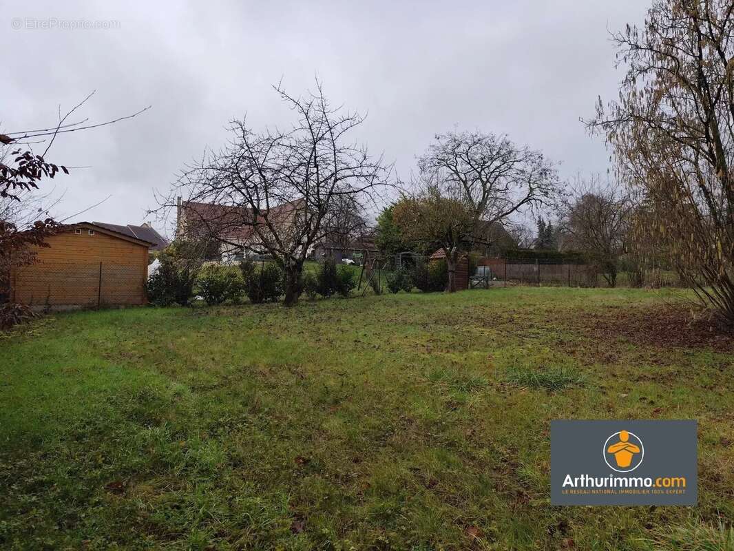 Terrain à NEUFCHATEL-SUR-AISNE