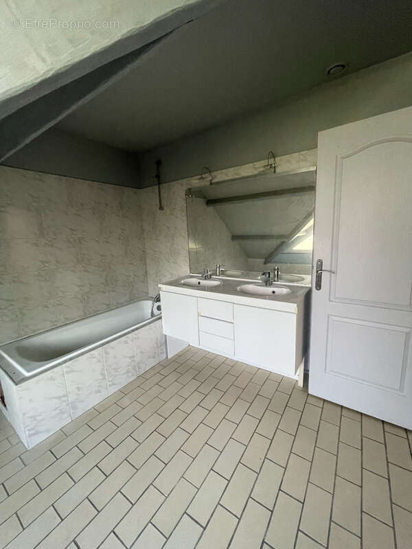 Maison à BENNECOURT