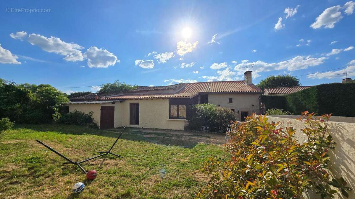 Photo 2 - Maison à SAINT-MAURICE-LA-CLOUERE