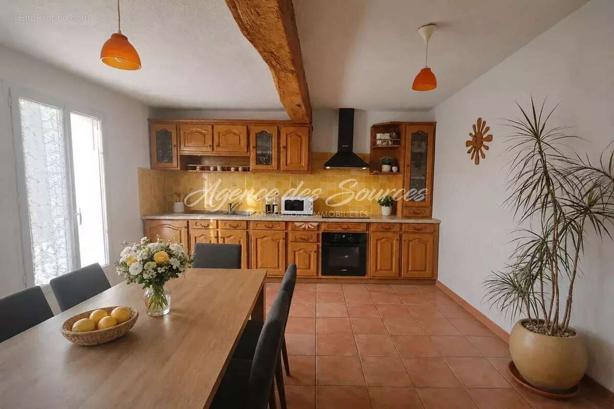 Appartement à VARAGES