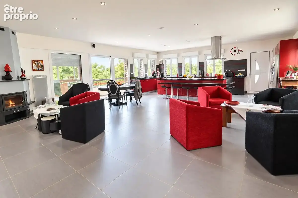 Réf. 1068A – Maison 7 pièces • Sous-sol • Piscine intérieure • Terrain 6 528 m² - photo 3