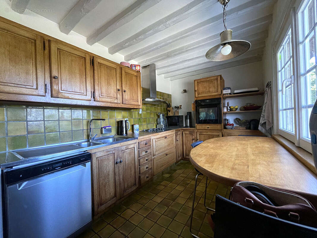Belle demeure de caractère de 163 m² avec dépendances et terrain de 4651m² - photo 6