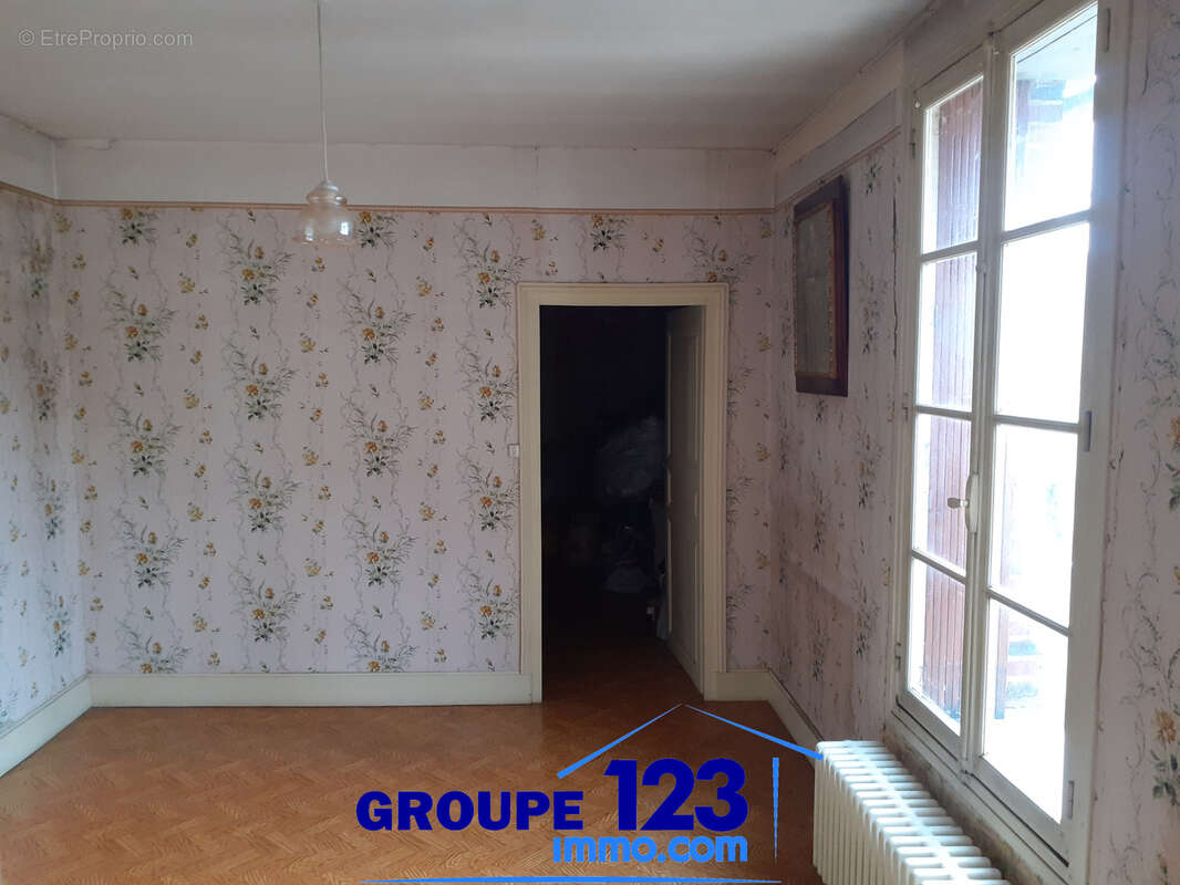 Maison à AILLANT-SUR-THOLON