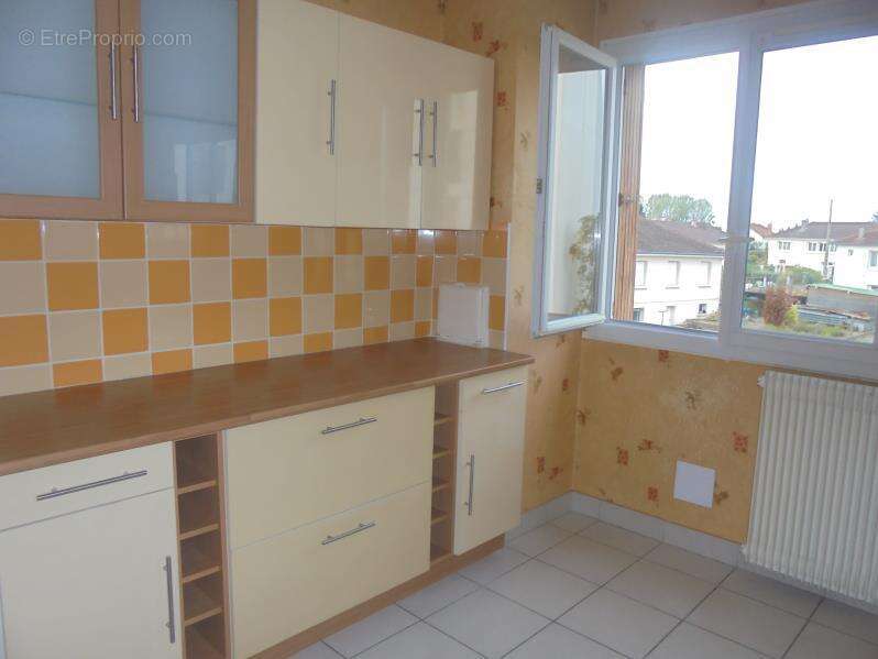 Appartement à YZEURE